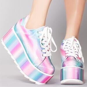 YRU Lala Platform Sneakers in Prizmatiq Pastel size 8